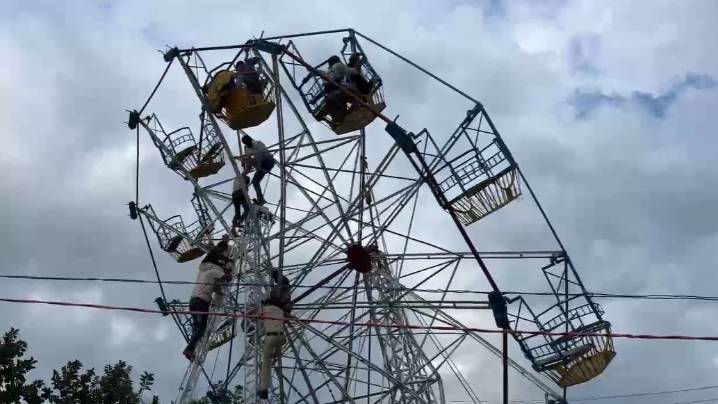 Video: Chaos as ferris wheel tilts at temple fair, riders left hanging mid
