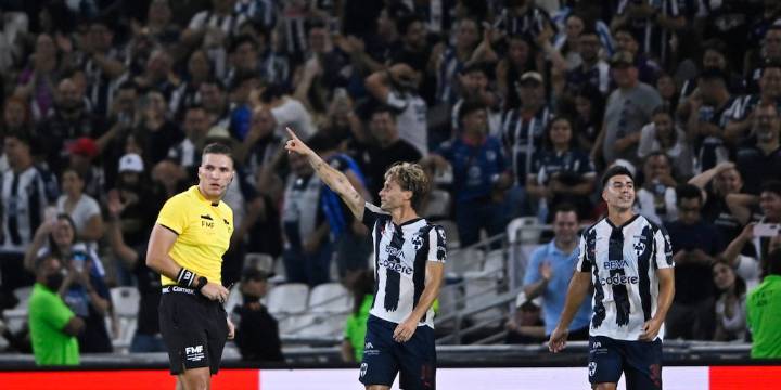 Tras su hat trick, Sergio Canales se mete a la pelea por el liderato de goleo de la Liga MX