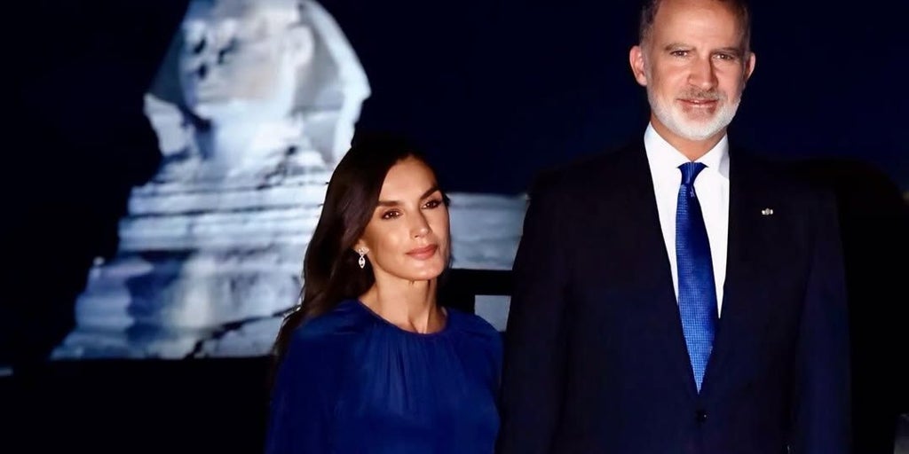 Los looks de la Reina Letizia en su viaje a Egipto: del vestido nupcial a la chaqueta de una diseñadora local