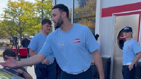 'Appreciate you coming': Larry Nance Jr. raises money to benefit APS