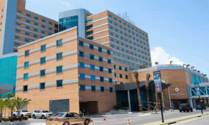 Nicolás Maduro inaugura un nuevo hotel en La Guaira