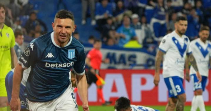 "Triunfazo" de Racing en Liniers: le ganó a Vélez 1 a 0