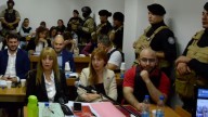 Escándalo en la audiencia del caso Cecilia: Marcela Acuña intentó irrumpir con pancartas y generó disturbios