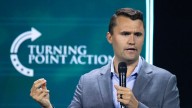 Disparan al activista conservador y aliado de Trump Charlie Kirk en un evento en Utah Valley