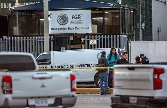 Atacan instalaciones de la FGR en 2 estados