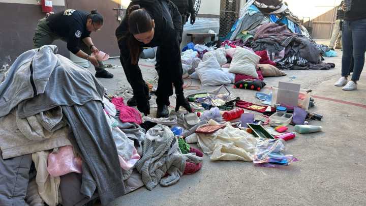 Aseguran maquillaje, pantunflas y ropa tras revisión en el Cereso Femenil