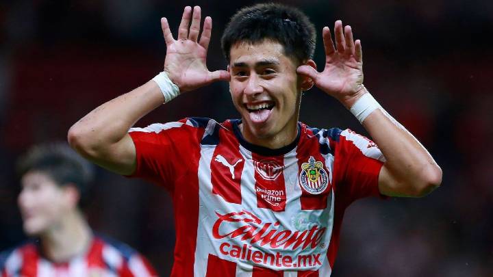En su mejor partido para Chivas, Gago y un mocoso de 17 años victiman al Necaxa