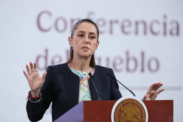 Sheinbaum confirma la detención de 23 mexicanos en redada en planta de coches en EEUU