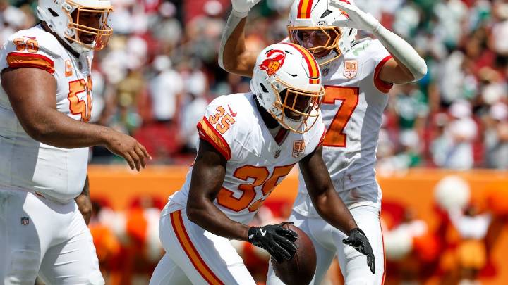 Eagles are unbeaten, Bucs are untested.  Something’s got to give