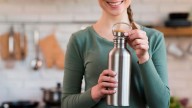 La importancia de la higiene en las botellas térmicas: consejos de una experta