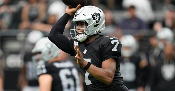 Raiders' Pete Carroll stands by Geno Smith despite costly interceptions