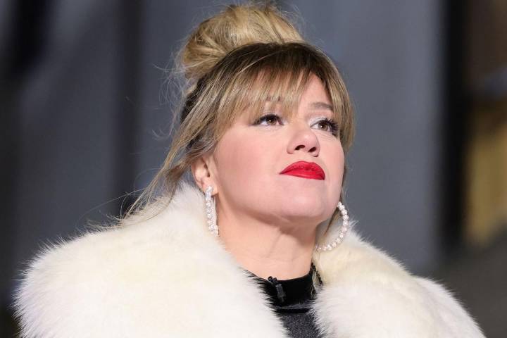 Kelly Clarkson Breaks Silence After Ex