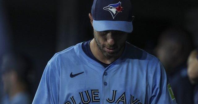 Blue Jays fall to Red Sox as Yankees pull even in divisional race