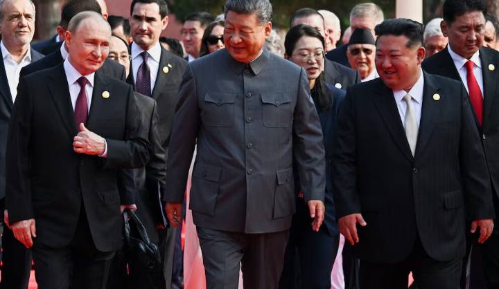 Donald Trump denunció una conspiración de Xi, Putin y Kim durante el desfile militar en Beijing