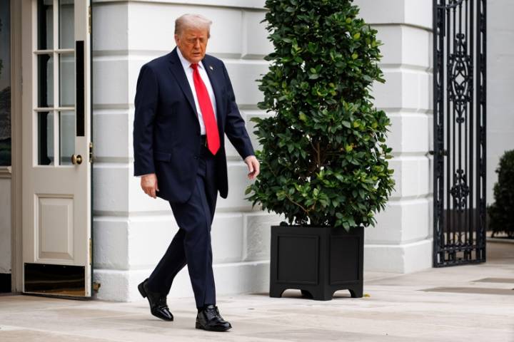 TRUMP NIEGA UNA GUERRA CON CHICAGO Y AFIRMA QUE EEUU “LIMPIARÁ” SUS CIUDADES