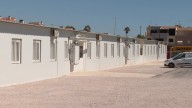 Familias de Alfafar afectadas por la DANA no quieren llevar a sus hijos a clase en barracones: "Agujeros y olor a silicona"