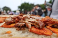 Magdalena del Mar: presentan pan con chicharrón de cuatro metros, el 'más grande del mundo' (FOTOS Y VIDEO)