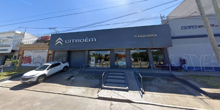 Con un boquete, ingresaron a concesionaria de La Plata, desactivaron las cámaras y rompieron la puerta para huir con una camioneta