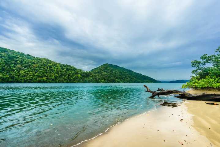 Consternación en Bahía Solano: tres turistas murieron ahogados y uno sigue desaparecido