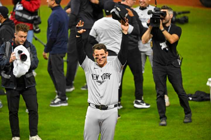 Former Yankees infielder announces retirement after brilliant career