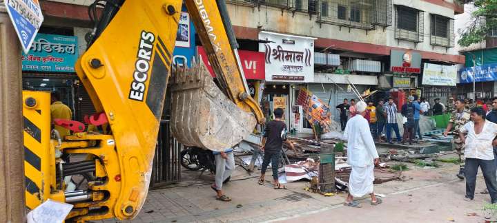 Pune: Joint Action By PMC Removes 17,300 sq. ft. Of Unauthorized Structures On Bibwewadi Main Road