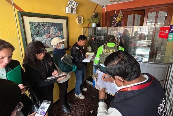 MULTAMOS A HOSTALES POR ITSE VENCIDO Y COLCHÓN EN MAL ESTADO