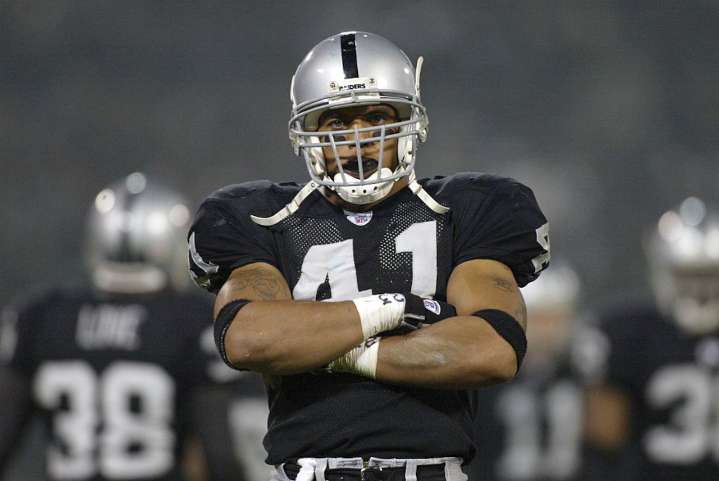 Former NFL player Eric Johnson pleads guilty to gang, pimping charges