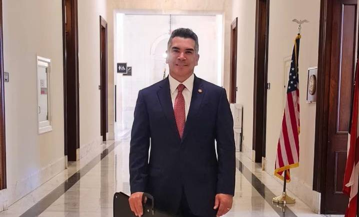 Alito Moreno viaja a EU y acusa a Morena de instaurar una “narcodictadura comunista”