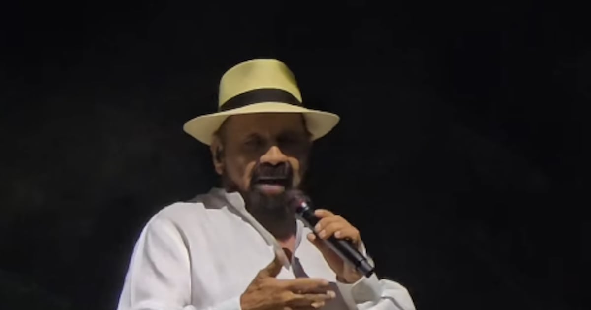 VIDEO: Andrés Jiménez canta “Lo que le pasó a Hawaii” para complacer a los fanáticos de Bad Bunny