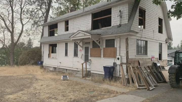 City ordinance preserves pieces of historic home now being demolished