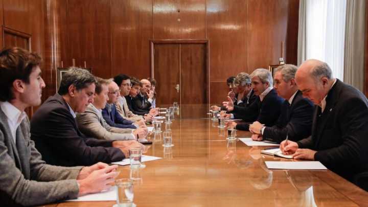 Furia del campo por el pacto Caputo-cerealeras: "Diez tipos se llevaron 2.000 millones de dólares"