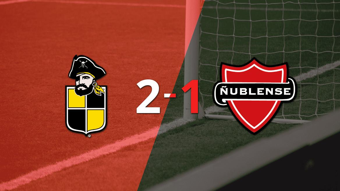 Coquimbo Unido remonta el partido con Ñublense y sella el triunfo 2 a 1 con un gol agónico