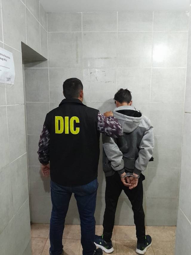 RESISTENCIA: Recuperan Una Pistola Y Detienen A Dos Hombres