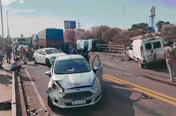 Video muestra el múltiple choque en el puente General Manuel Belgrano que dejó un fallecido