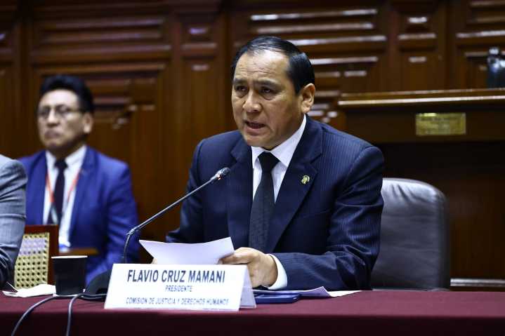 Flavio Cruz admite excesos y falta de control en viáticos parlamentarios