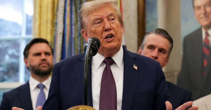 Donald Trump's hands raise fresh health concern during major announcement