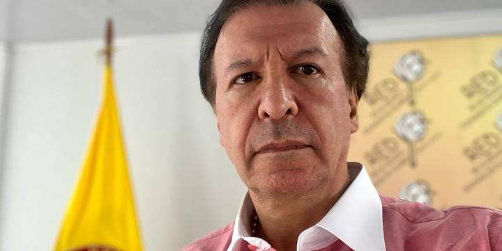 Pablo Bustos, presidente de la Red de Veedurías de Colombia, denunció que fue víctima de un hackeo de su WhatsApp: tomó medidas urgentes