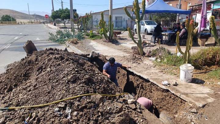 Vecinos de Copiapó llevan tres semanas sin agua potable y piden solución inmediata: ¿Dónde están las autoridades?