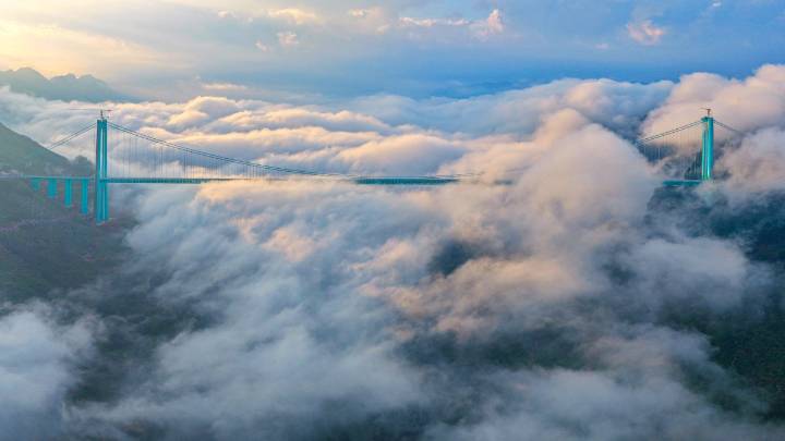 China opens world's highest bridge, breaking its own record