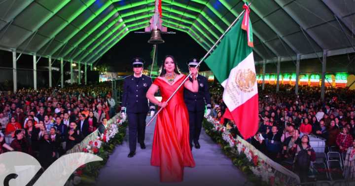 Tonantzin Fernández encabeza el Grito de Independencia en San Pedro Cholula