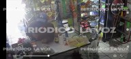 Anciana es víctima de robo con cuchillo en tienda de conveniencia