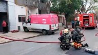 Incendio en Floresta: se prendió fuego un depósito de plástico y cartón