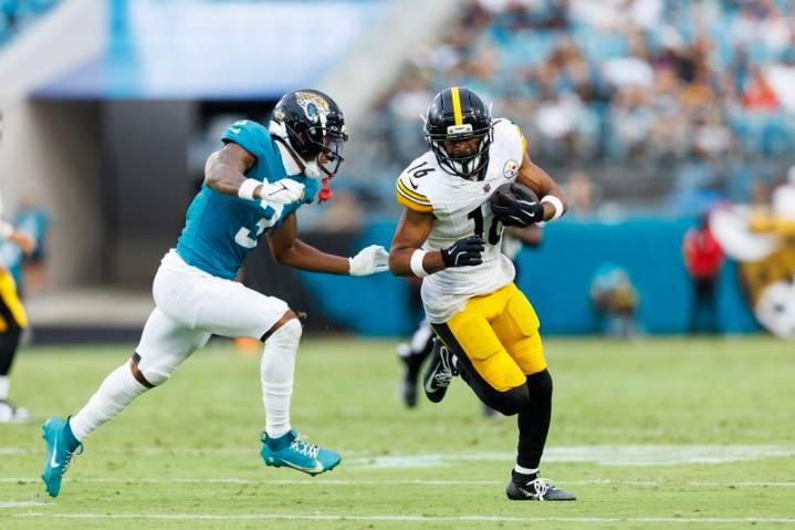 Steelers release veteran WR Robert Woods, reportedly at his request