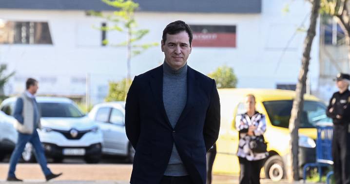 El hermano de Sánchez estuvo cuatro meses sin móvil en Moncloa para evitar la geolocalización de Hacienda