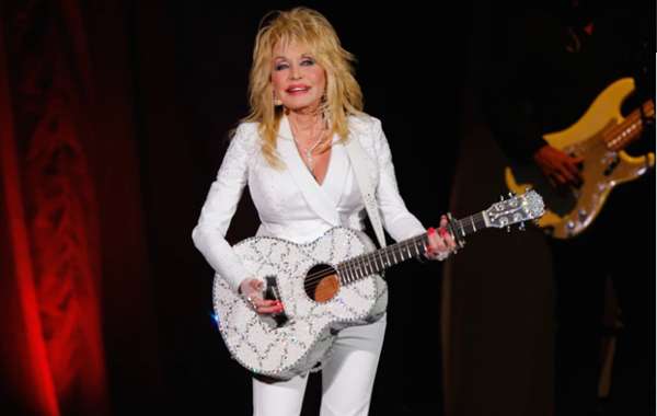Dolly Parton postpones Vegas residency for 'health issues'