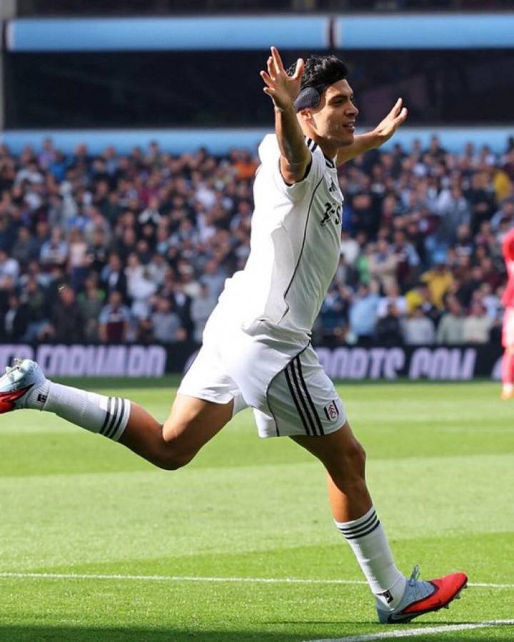 Raúl Jiménez marca un golazo pero tuvo que abandonar el partido