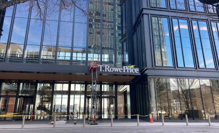Goldman Sachs takes $1B stake in T. Rowe Price