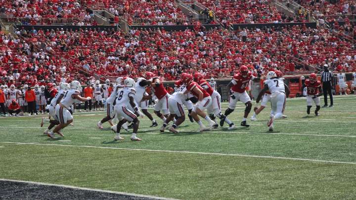 Brown, Lacy lead Louisville over Bowling Green 40