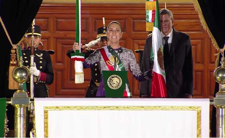 Entona Sheinbaum primer Grito histórico de una Presidenta