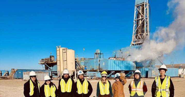 Crews drilled 3 miles deep in Wyoming, hoping to tap emerging CO2 storage market